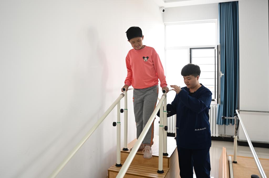 内蒙古鄂尔多斯：多措并举关爱残障人士